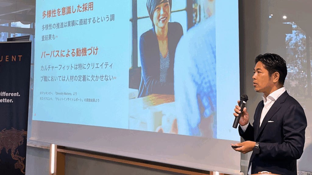 壇上に立って参加者に説明する杉本隆一郎代表