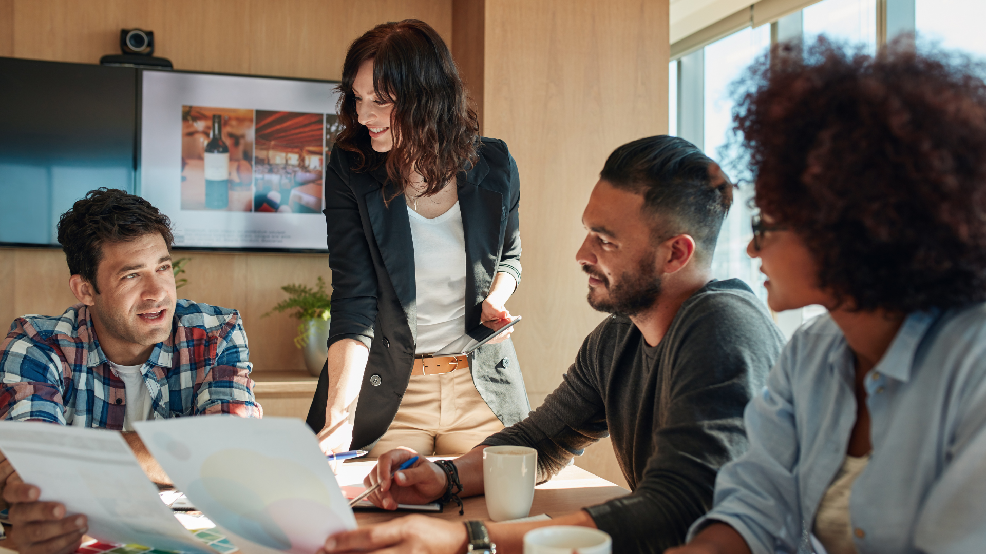 広告代理店で働くスタッフたち